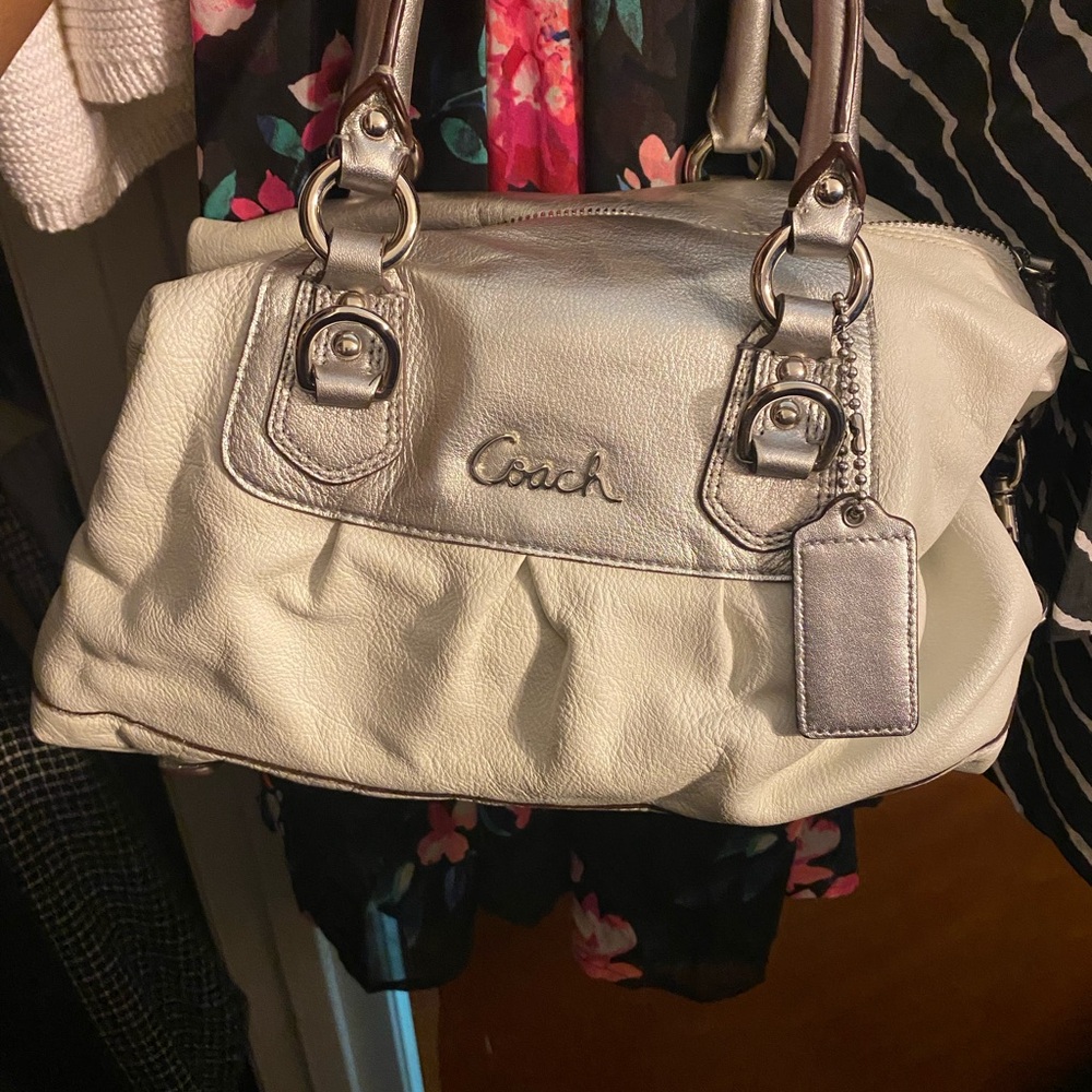 Leather Coach White / Silver Hand Bag
